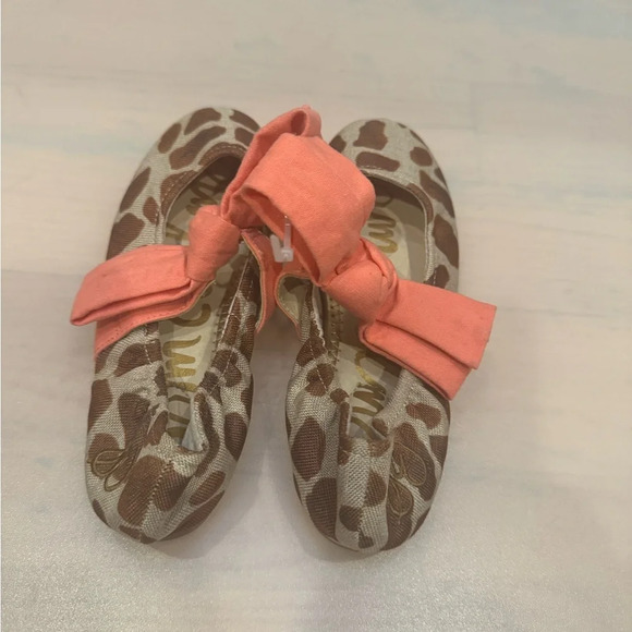 SAM EDELMAN GIRL’S FELICITY GIRAFFE PRINT BOW BALLET FLATS Size 2 - Picture 3 of 6